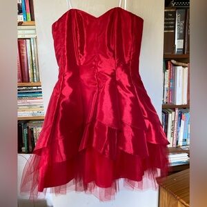 NWOT Steppin’ Out Strapless Mini Dress